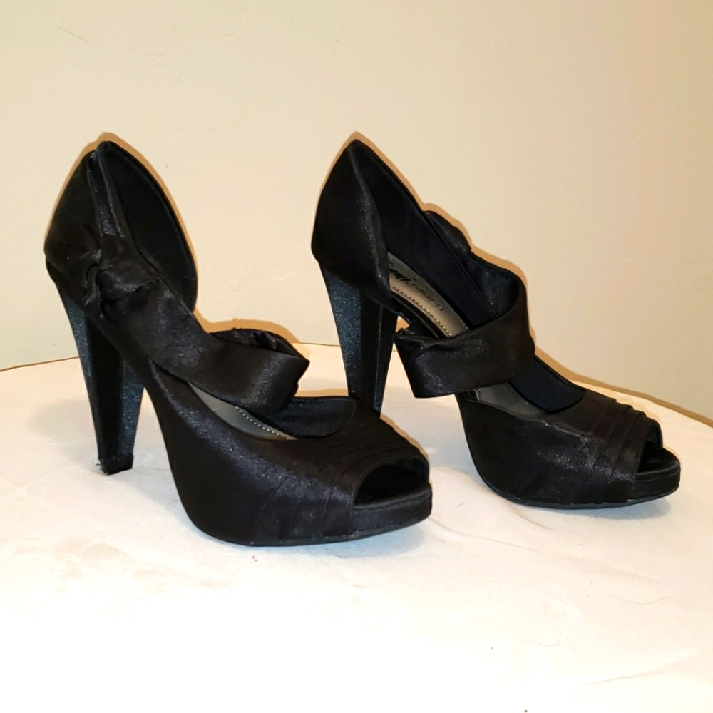 Fiona Night Black Heels Size 5